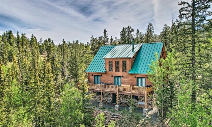 Indian Mountain Casa | Jefferson Cabin with Fire Pit and Sauna Near Hiking!