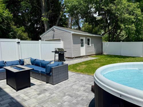 Western Gardens Casa | Jefferson & Grounds 3BR Steps from HWS and Hot Tub