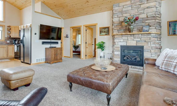 Indian Mountain Cabina | Jefferson Mountain Cabin w/ Private Deck & Grill!