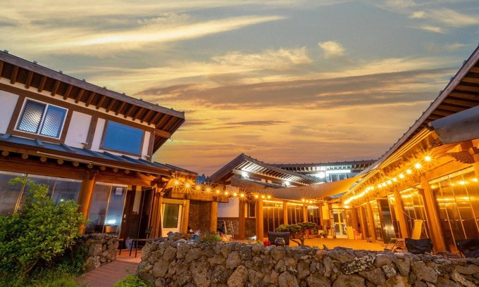 Pyeongdae-ri Casa | Jeju Bijasupgil15 Pension
