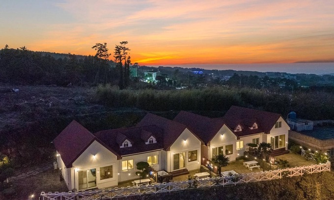 Aewol Casa | Jeju Dalbaekstay