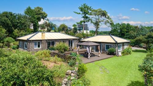 Namwon Casa | Jeju doldamhankil pension