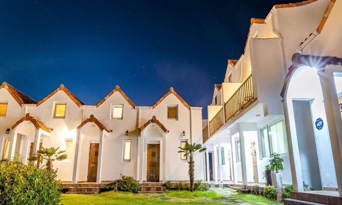 Aewol Casa | Jeju Eltzutown Pension