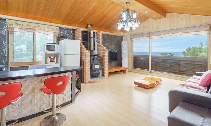 Aewol Casa | Jeju Oceancliffcottage