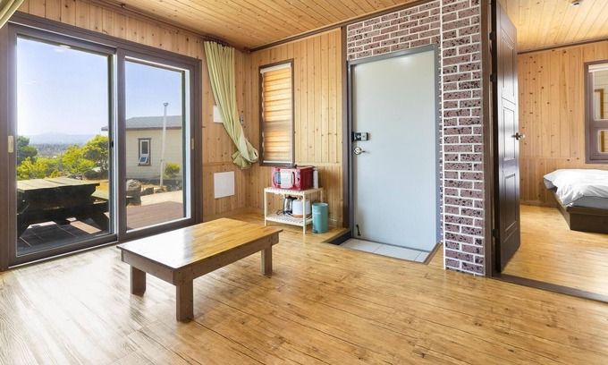 Jocheon Casa | Jeju Seowoobong Pension