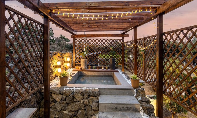 Hallim Casa | Jeju Stay Rowoon Dockchae Pension