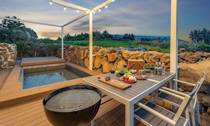 Aewol Casa | Jeju Themoon Poolvilla