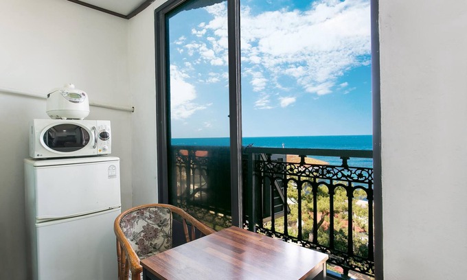 Aewol Casa | Jeju View Of Sea Pension