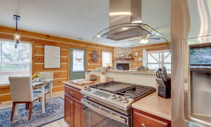 Jemez Springs Cabina | Jemez Springs Cabin w/ Deck + Mountain Views!