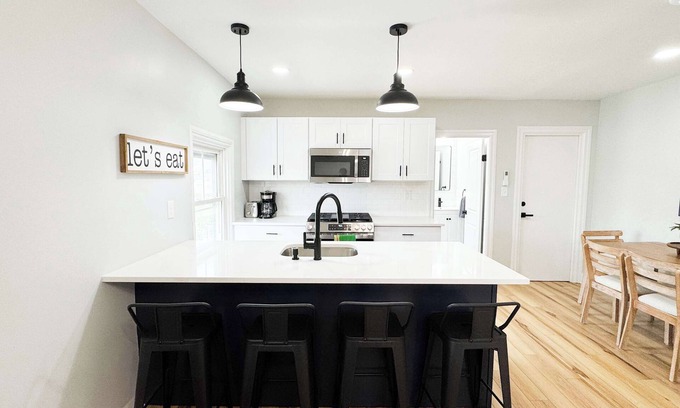 Federal Hill Apartamento | Jennifer's Elegant & Cozy Broadway Retreat