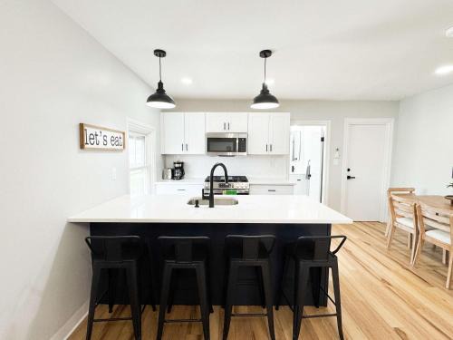 Federal Hill Apartamento | Jennifer's Elegant & Cozy Broadway Retreat