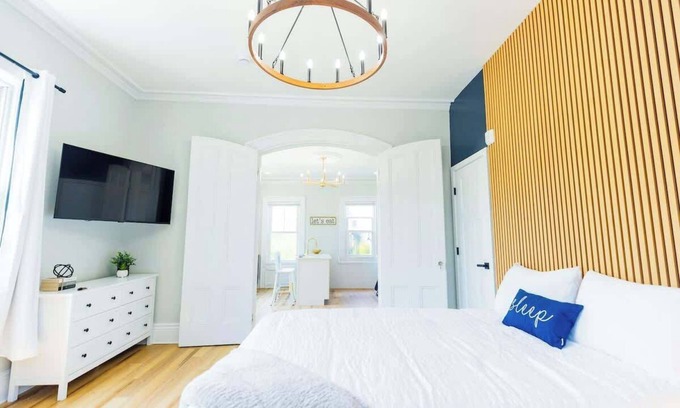 Federal Hill Apartamento | Jennifer's Spa-Like Modern & Chic Broadway Retreat