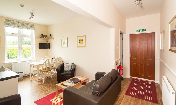 Denstone Apartamento | Jennifer suite en Heywood Salón