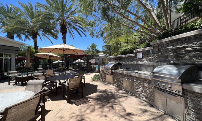 Aliso Viejo Casa | Jenny's Modern Luxury 3B Townhome in Aliso Viejo
