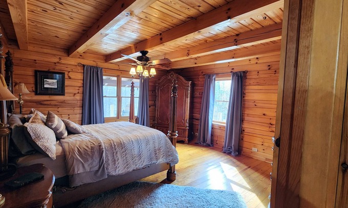 Lenoir Cabina | JennyBud Cabin. Private with HotTub and Firepit.