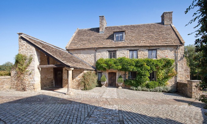 Sherborne Casa | Jerards Dairy - sleeps 8 guests in 4 bedrooms
