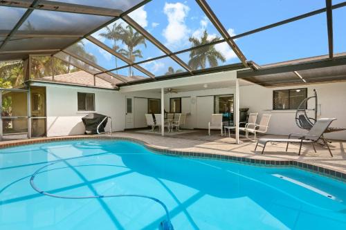 Palma Sola Casa | Jerry's Gem! Beautiful private pool home near Anna Maria Island!