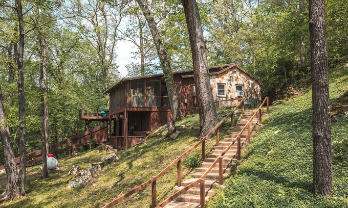 Licking Cabina | Jesse and James Hideout On “The Big Piney River”