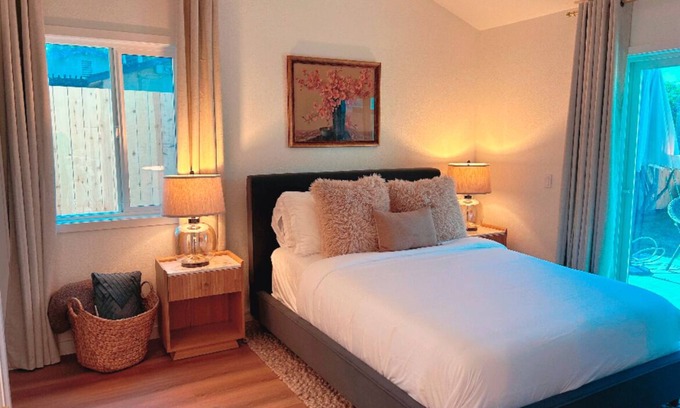 Bixby Knolls Casa | Jet Set Hideaway