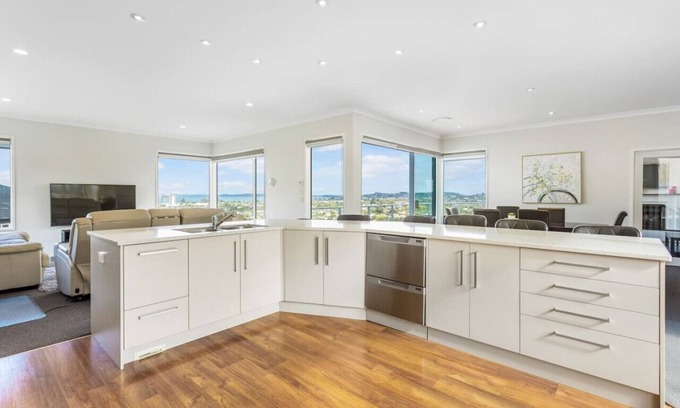 Orewa Apartamento | Jewel of Orewa with pool, spa and ocean views