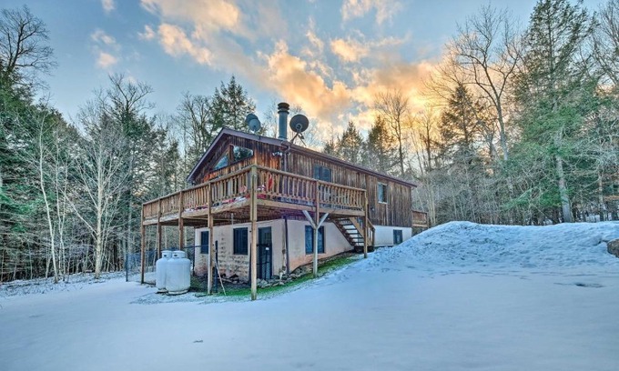 Jewett Casa | Jewett Cabin with Viewing Deck - 10 Mins to Skiing!