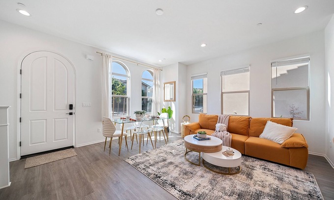 Walnut Casa | Jie’s Walnut Radiance Elegant 3B2.5B Stay