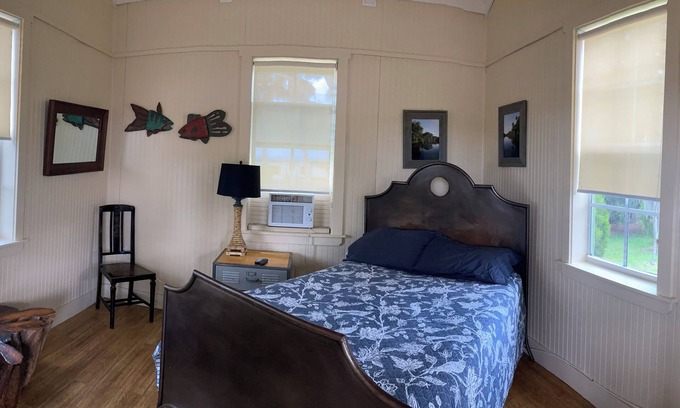 Braden River Cabina | Jiggs Landing, Cabin 4 - Old World Waterside Double