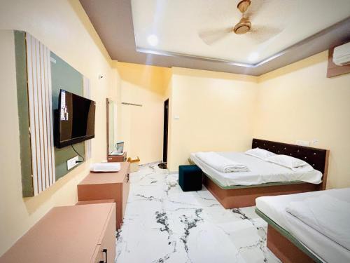 Kandahar Cabina | Jijamata AC Deluxe Lodge