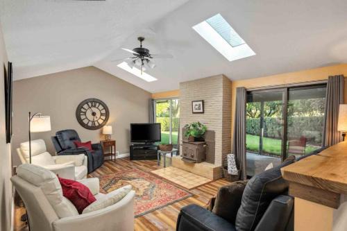 Hillsboro Casa | Jim and Shirley's Cukoo's Nest