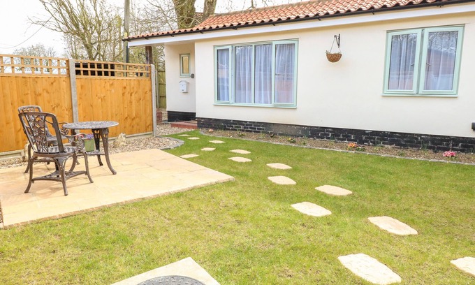Pulham Market Cabaña | JIMMY’S PLACE, romantic, with a garden in Pulham Market