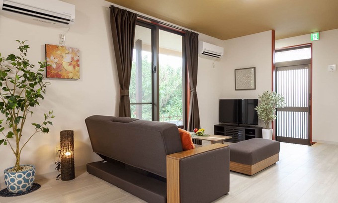 Shoshi Casa | Jin Jin House