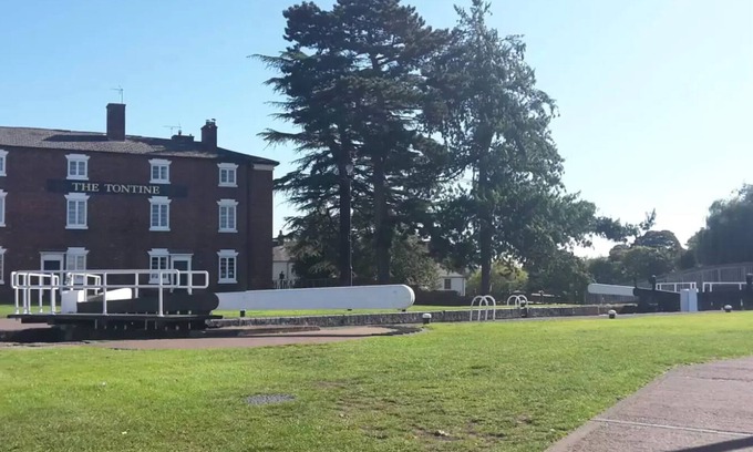 Stourport-on-Severn Casa | JJ's "Gin Palace" luxury riverside townhouse