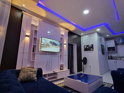 Ikotun Apartamento | JKA 2-BEDROOM-Apt 24HRS POWER Unlimited WIFI , GARDEN PATIO AREA,FREE DAILY HOUSEKEEPING