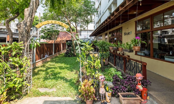Ramkhamhaeng Hotel | JL Bangkok