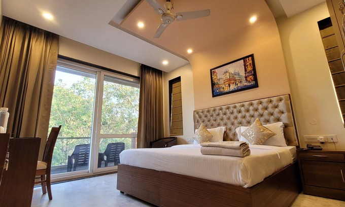 Vasant Kunj Cama Y Desayuno | JMD Residency