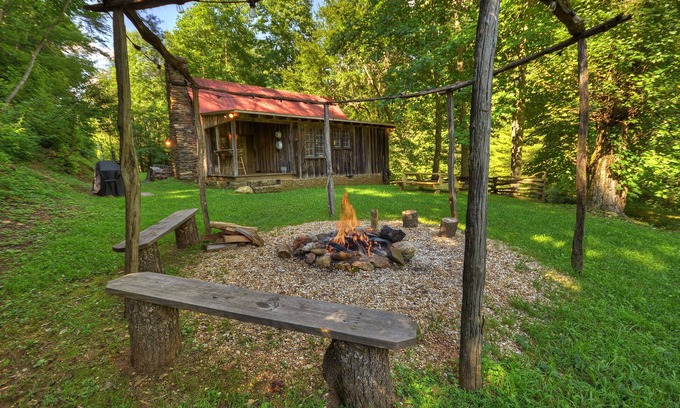 Epworth Cabina | ¡Encuentra tu lugar en la naturaleza en este refugio rústico!