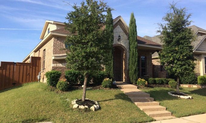 Tarrant County Casa | Joe Pool Lake Resort Style-Upscale Gorgeous Home!