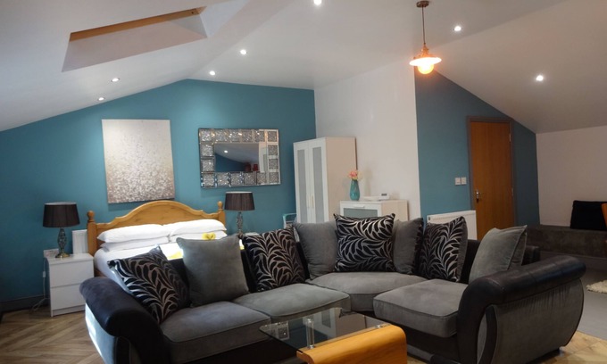 Wigton Apartamento | John Collingwood is a pet friendly first floor apartment with hot tub close to the Solway Coast