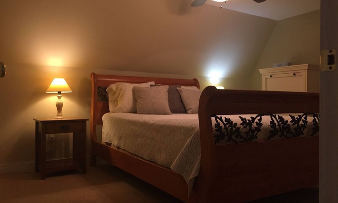 Adamsville Casa | John Dyer Loft ofrecido por Sakonnet Farm & Stays