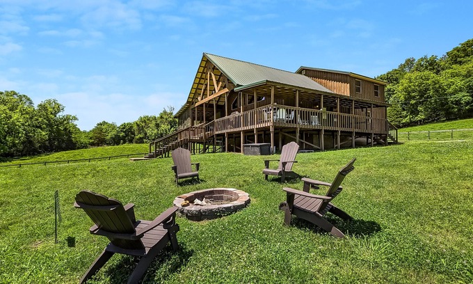 Mountain View Casa | John Thomas Farmhouse ~ secluded valley + creek