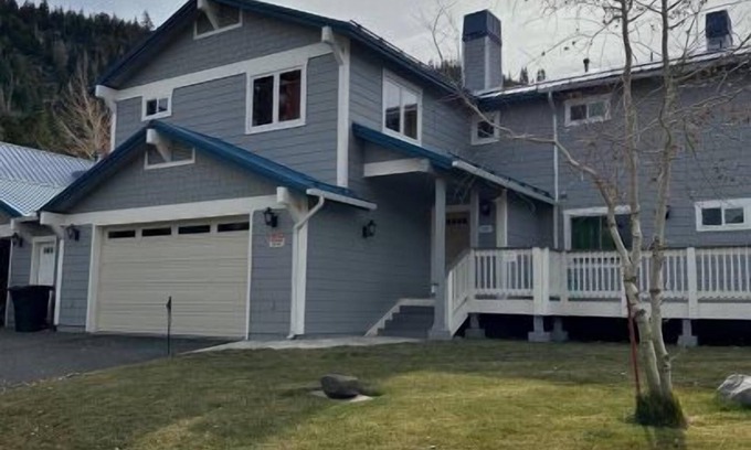 June Lake Casa | Johnson Suite 2- Walk to both June and Gull Lake, only 2 miles to June Mtn Ski Lift.