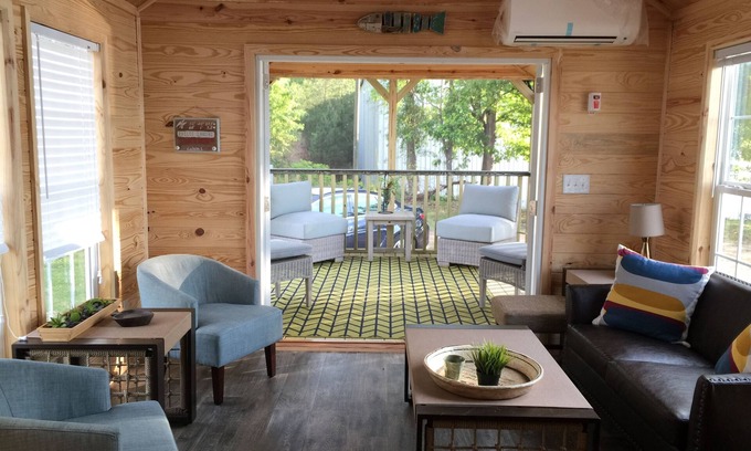 Coosa County Cabina | Únete a Tiny Home Craze en el hermoso lago Martin
