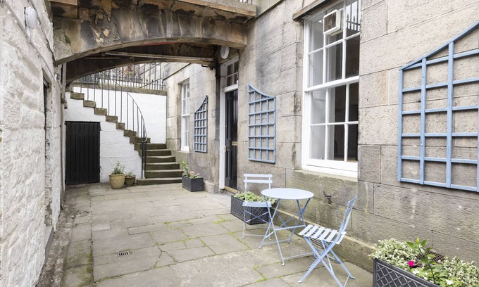 Stockbridge Apartamento | JOIVY Chic Flat Near Stockbridge Market W/ Patio