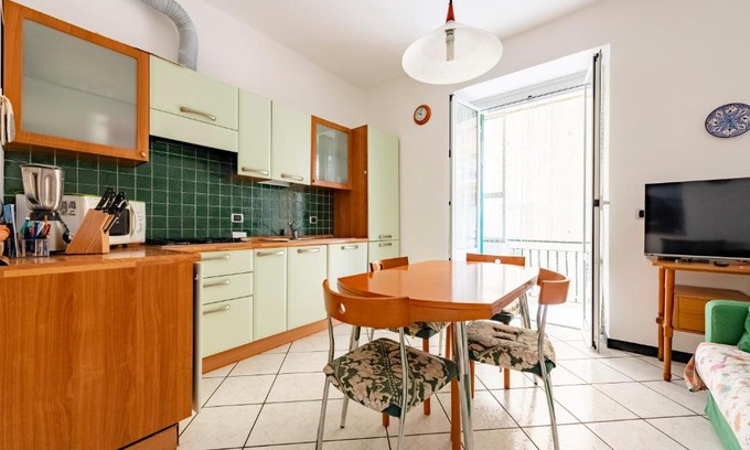 Chiavari Apartamento | JOIVY Cosy flat with parking in Chiavari