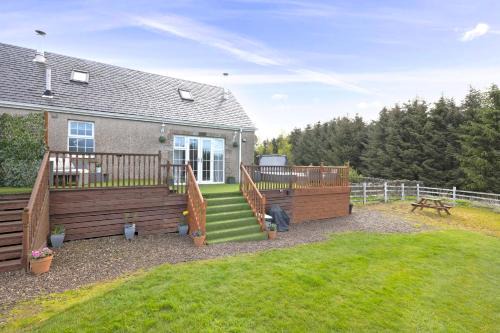 Kelty Apartamento | JOIVY Greenknowes Cottage with Hot Tub & Fireplace