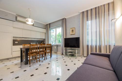 Albaro Apartamento | JOIVY Spacious 2-bedroom flat with Parking and Balcony