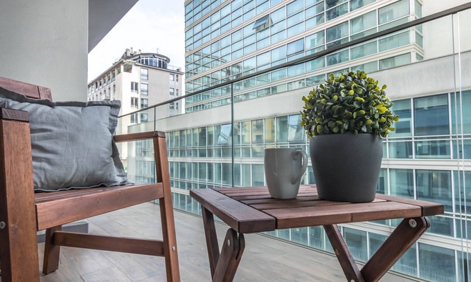 Centro Direzionale Apartamento | JOIVY Superb Flat For 4 W/Balcony Near Milano Centrale