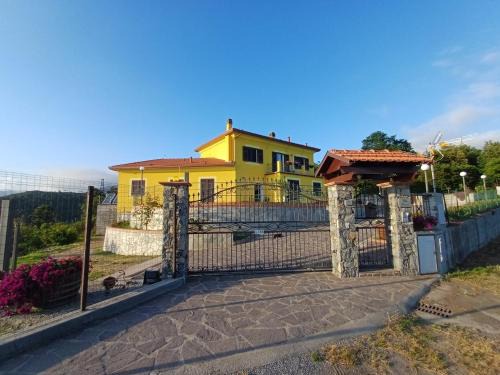 Moneglia Apartamento | JOIVY Villa Guanna - Charming Flat with Garden