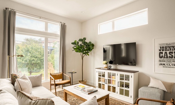 Hadley - Washington Cabaña | Jolene by Avantstay Stunning Townhouse in Great Location in Nashville!