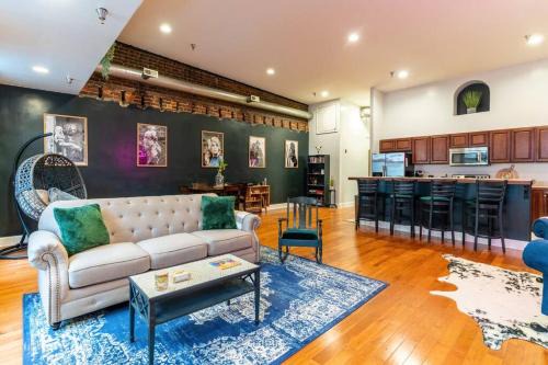Downtown Knoxville Apartamento | Jolene's Hideout - Noise Notice Wed-Sun